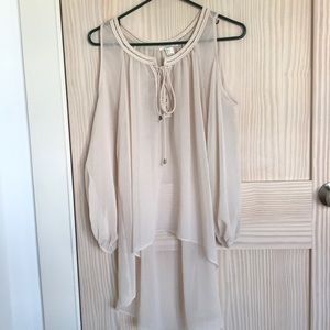 GOOD AS NEW cream blouse with shoulder cutouts
